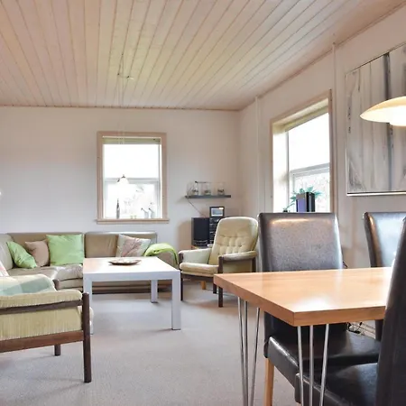 4 Bedroom Cozy Home In Ringkobing 펜션 *